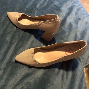 Pointed Toe Knit Block Heel Pumps in Beige - Cariño?